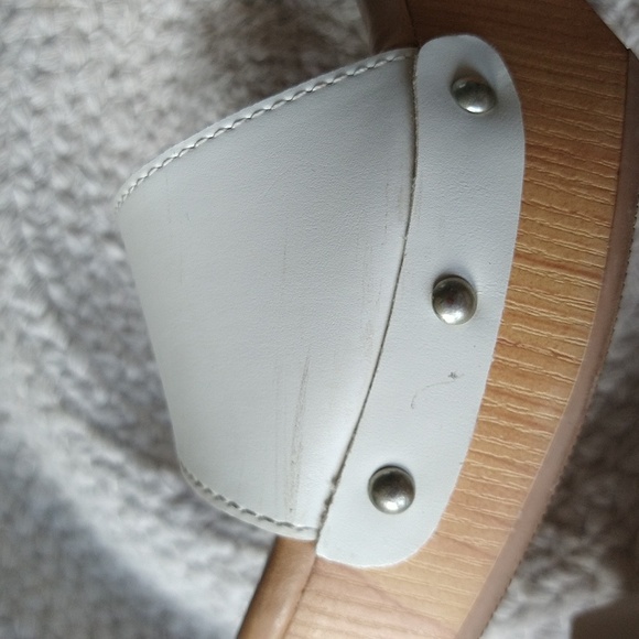 Universal Thread April White Faux Wood Block Heel Sandals - Picture 13 of 16